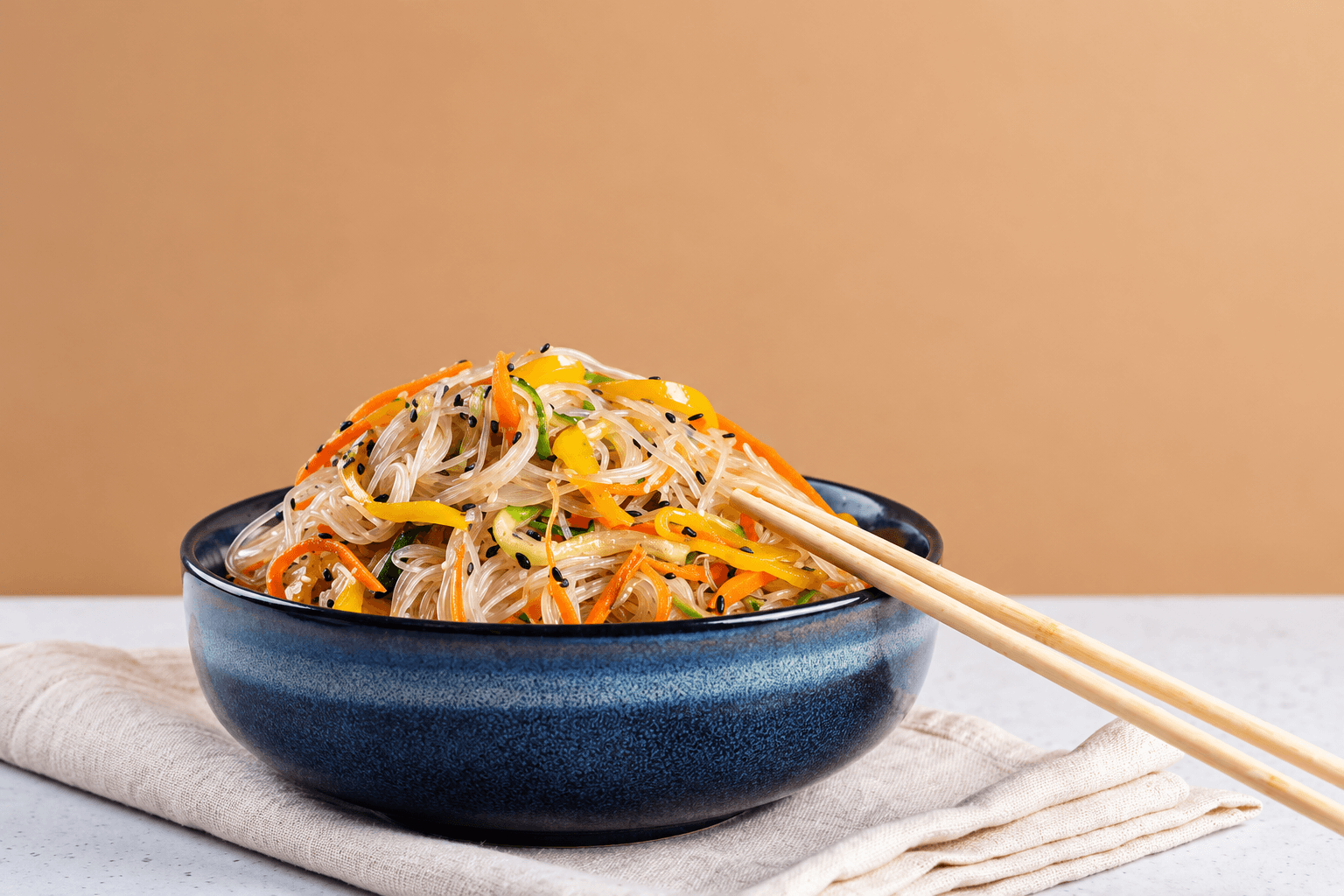 Фунчоза с курицей и овощами
