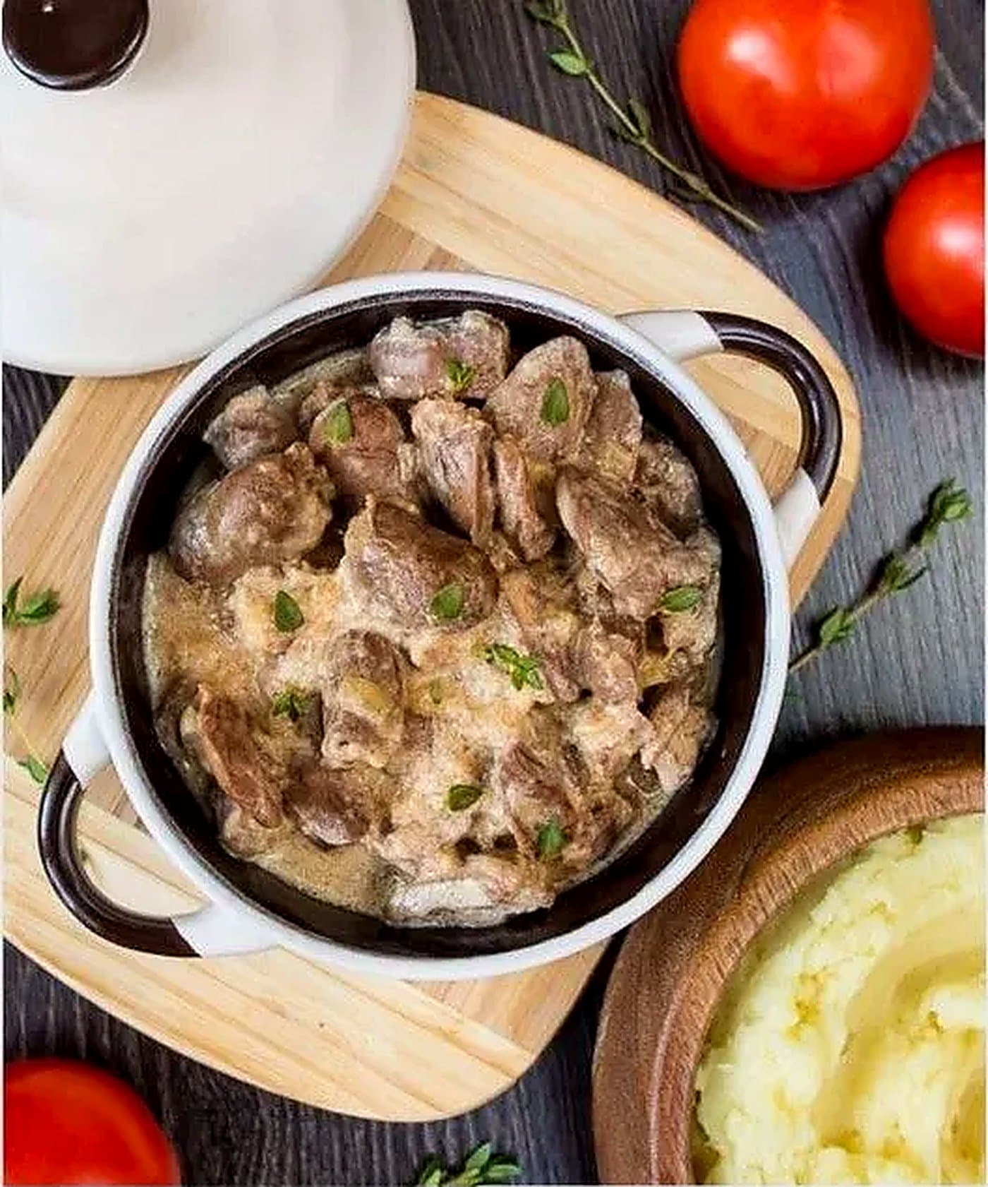 Печень куриная в сметанном соусе