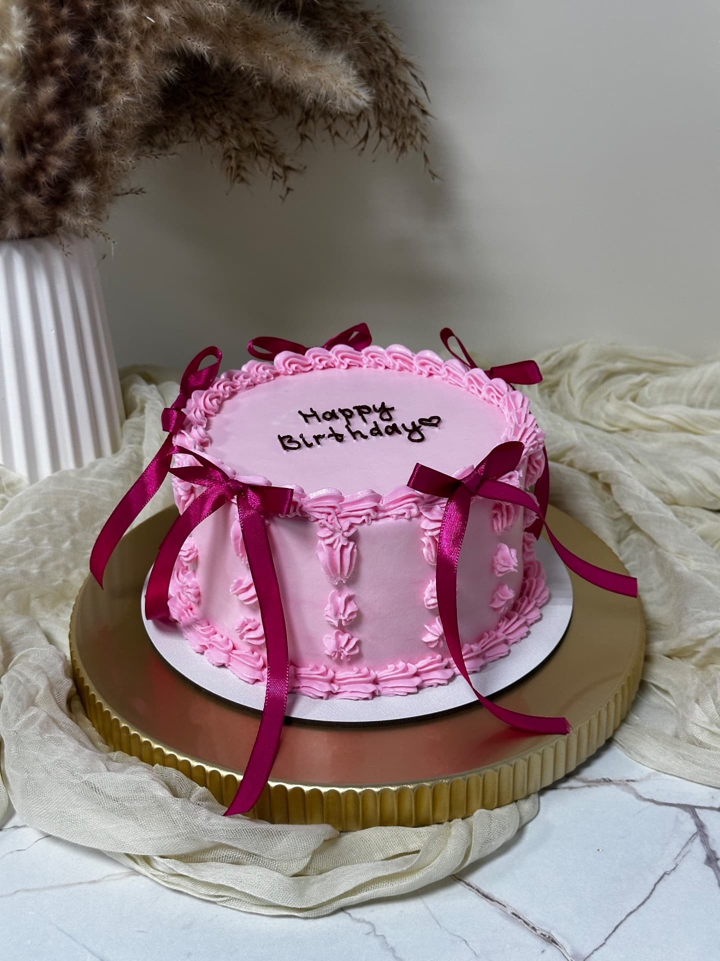 Торт на 1 кг с надписью «Happy Birthday» для жены, девушки, сестры, подруги, дочери, любимой