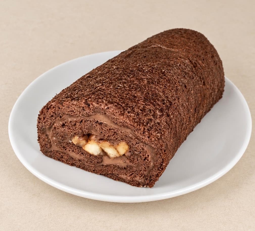 Шоколадный рулет с яблоком и корицей